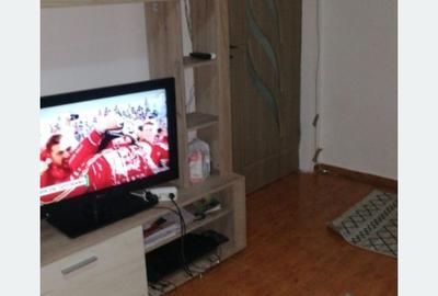 Apartament cu 3 camere decomandat în Apărătorii Patriei