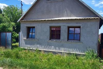 Casă cu 2 camere cu Teren 1400 Mp în Cheșa
