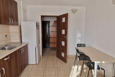 Apartament cu 2 camere decomandat în Republicii