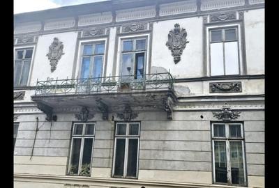 Casă cu 15 camere cu Teren 647 Mp în P-ța Romană - 1