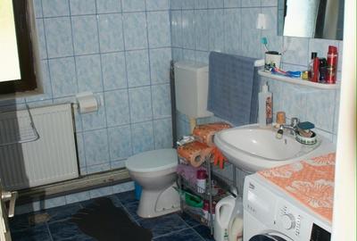 Casă cu 4 camere în Stoenești