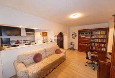 Apartament cu 2 camere semidecomandat, mobilat în Panduri
