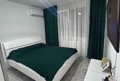 Apartament cu 3 camere decomandat în Titan