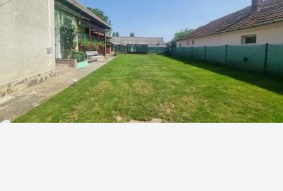 Casă cu 3 camere cu Teren 1550 Mp în Central - 1