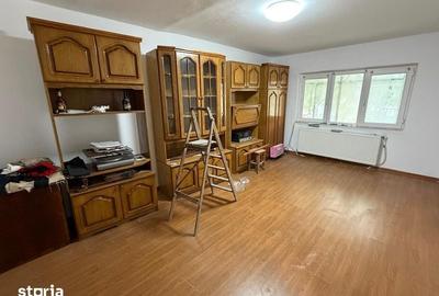 Apartament cu 3 camere decomandat în Mioriței - 2