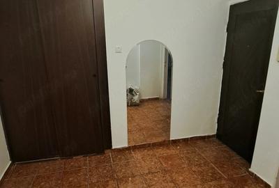 Apartament cu 3 camere decomandat în Crângași