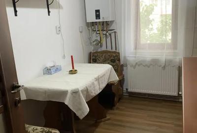Apartament cu 3 camere semidecomandat în Central - 1