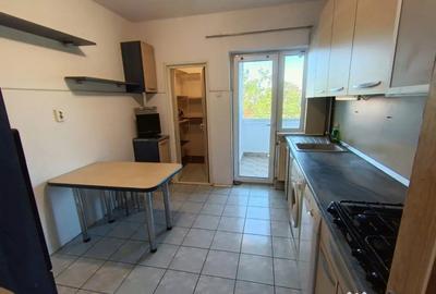 Apartament cu 3 camere decomandat în Săsar