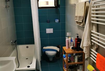 Apartament cu 3 camere decomandat în Florești