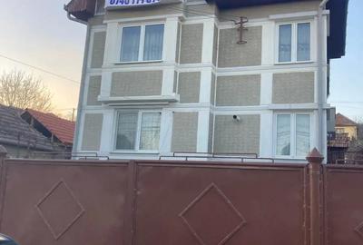 Casă cu 5 camere în Târnăveni