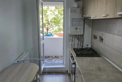 Garsonieră decomandată în Roșu