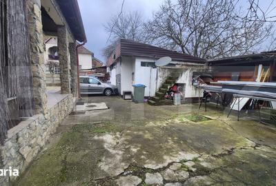 Casă cu 6 camere cu Teren 800 Mp în 14 Mai - 18