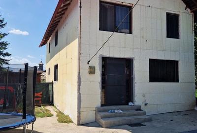 Casă cu 4 camere cu Teren 259 Mp în Comana