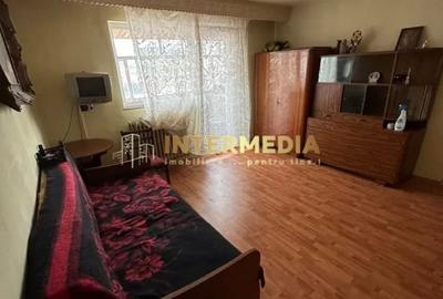 Apartament cu 2 camere semidecomandat în Cetate