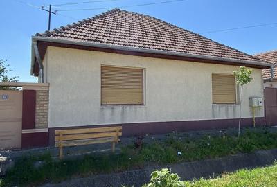 Casă cu 4 camere cu Teren 1200 Mp în Central