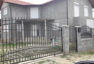 Casă cu 4 camere în Central - 4