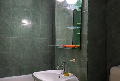 Apartament cu 3 camere decomandat în Valea Ialomiței