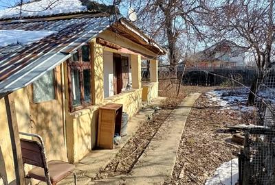 Casă cu 2 camere cu Teren 1000 Mp în Nuci
