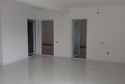 Casă cu 4 camere cu Teren 400 Mp în Central