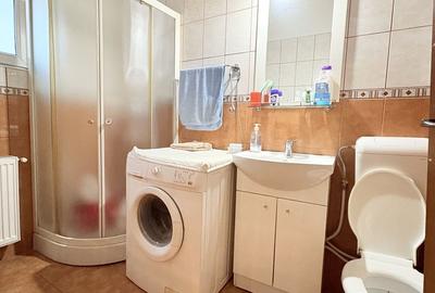 Apartament cu 3 camere semidecomandat în Traian