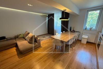 Apartament cu 3 camere decomandat, mobilat în Băneasa