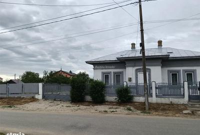 Casă cu 3 camere în Central