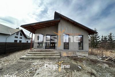 Casă cu 4 camere semidecomandat cu Teren 560 Mp în Central