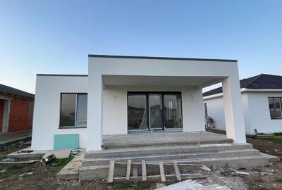 Casă cu 3 camere în Sântandrei
