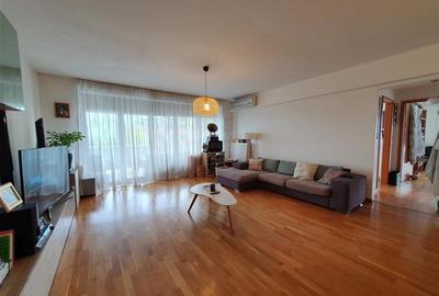 Apartament cu 3 camere semidecomandat, mobilat în Sisești