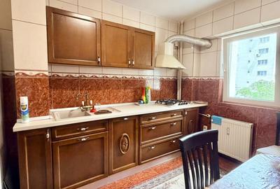 Apartament cu 4 camere decomandat, mobilat în Basarabia