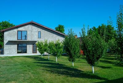 Casă cu 4 camere în Traian