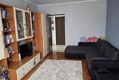 Apartament cu 2 camere decomandat în Petros