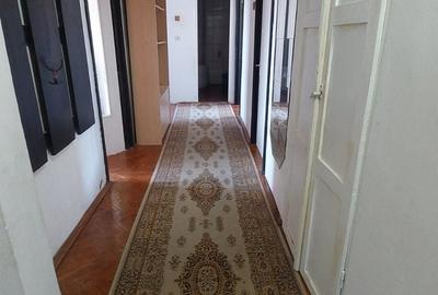 Apartament cu 4 camere decomandat în Central