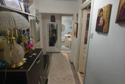 Apartament cu 2 camere decomandat în Siret