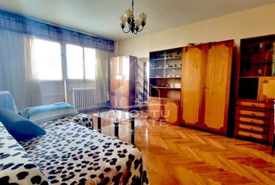 Apartament cu 3 camere decomandat, mobilat în Dacia