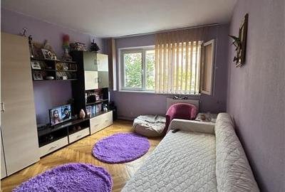 Apartament cu 3 camere nedecomandat, mobilat în Circumvalațiunii - 1