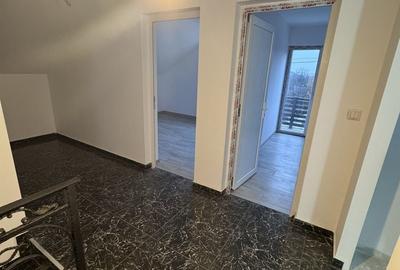 Casă cu 4 camere în Ștefănești