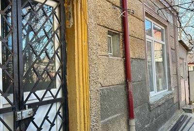 Casă cu 4 camere cu Teren 135 Mp în Central - 1