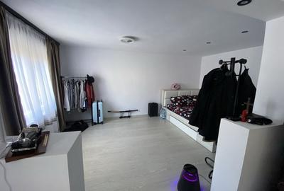 Casă cu 4 camere în Fânațe