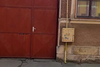 Casă cu 3 camere cu Teren 300 Mp în Central