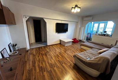 Apartament cu 3 camere semidecomandat în Titan