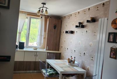 Apartament cu 3 camere semidecomandat în Central - 2