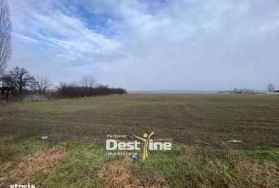 Teren de 7200 mp, în Girov - 2