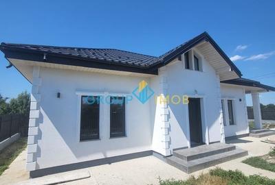 Casă cu 3 camere în Trebeș