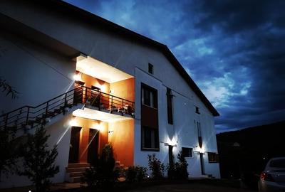 Casă cu 10 camere cu Piscina în Sărata-Monteoru - 2