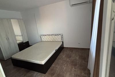 Garsonieră decomandată în Titan