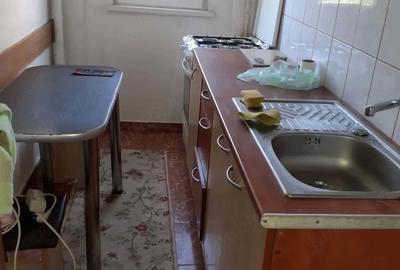 Apartament cu 2 camere decomandat în Drumul Taberei
