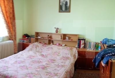 Apartament cu 3 camere semidecomandat în Simeria
