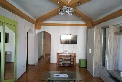 Apartament cu 2 camere decomandat în Intim