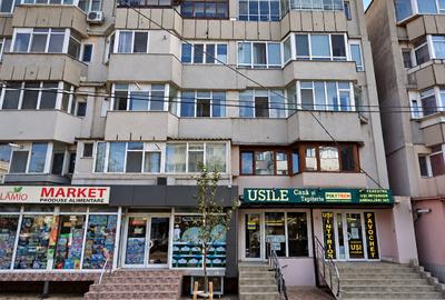 Apartament cu 3 camere decomandat în Siderurgiștilor